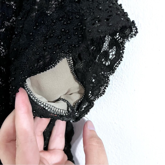 Ann Taylor - black/tan beaded v neck lace trim short sleeve top - Picture 7 of 8